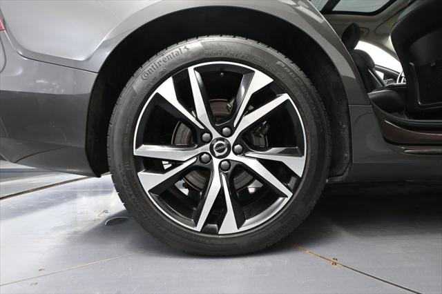 2024 Volvo S60 B5 Core Dark Theme