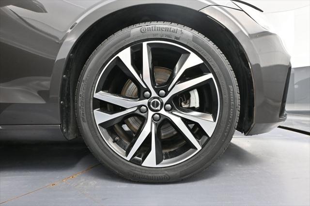 2024 Volvo S60 B5 Core Dark Theme