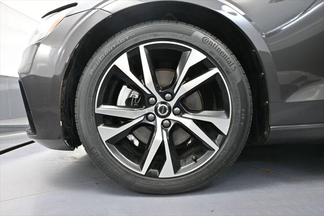 2024 Volvo S60 B5 Core Dark Theme