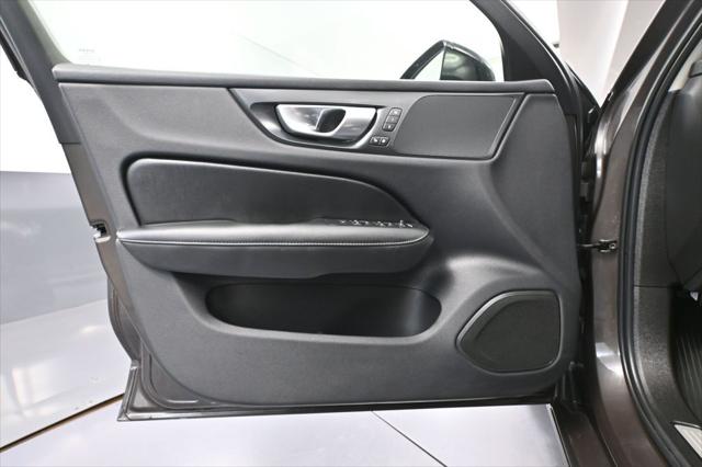 2024 Volvo S60 B5 Core Dark Theme