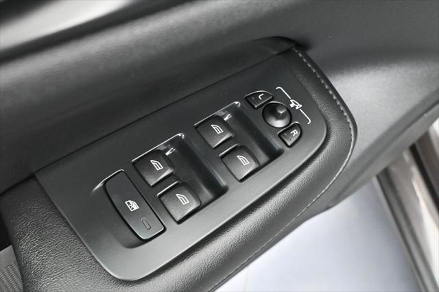 2024 Volvo S60 B5 Core Dark Theme