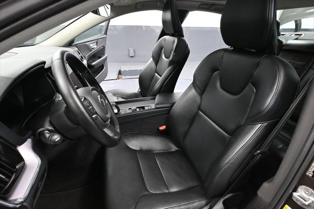 2024 Volvo S60 B5 Core Dark Theme