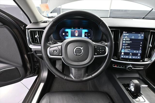2024 Volvo S60 B5 Core Dark Theme
