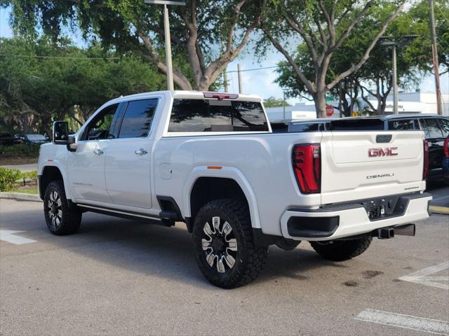 2024 GMC Sierra 2500HD 4WD Crew Cab Standard Bed Denali