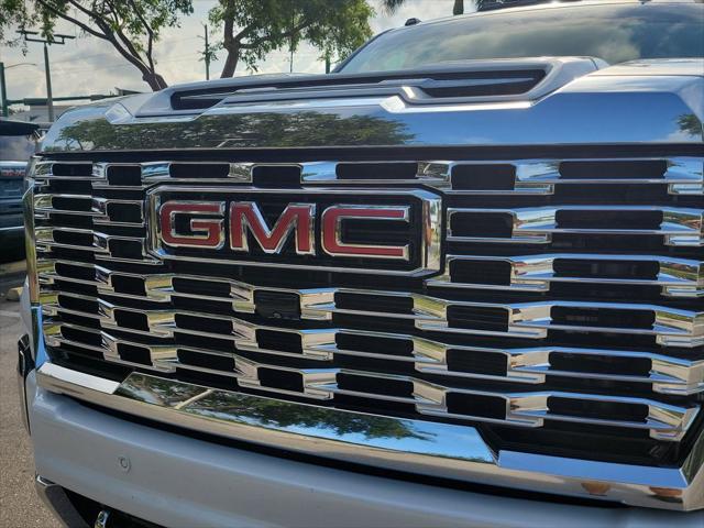 2024 GMC Sierra 2500HD 4WD Crew Cab Standard Bed Denali