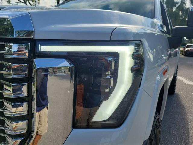 2024 GMC Sierra 2500HD 4WD Crew Cab Standard Bed Denali