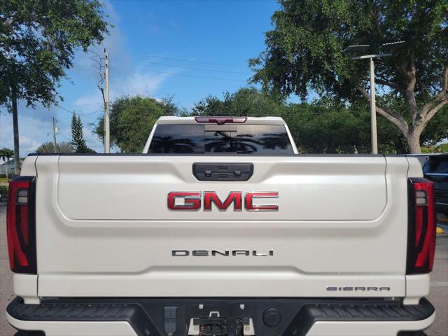 2024 GMC Sierra 2500HD 4WD Crew Cab Standard Bed Denali