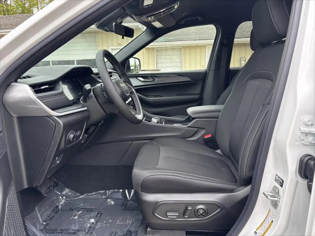 2026 Jeep Grand Cherokee Laredo 4x4