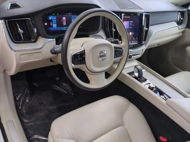 2024 Volvo XC60 B5 Plus Dark Theme