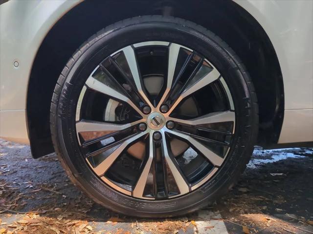 2024 Volvo XC60 B5 Plus Dark Theme