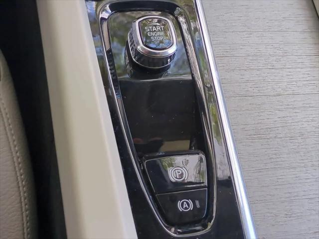 2024 Volvo XC60 B5 Plus Dark Theme
