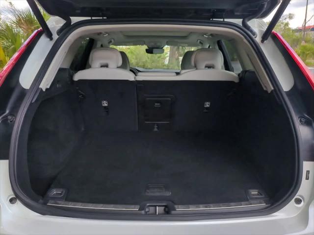 2024 Volvo XC60 B5 Plus Dark Theme