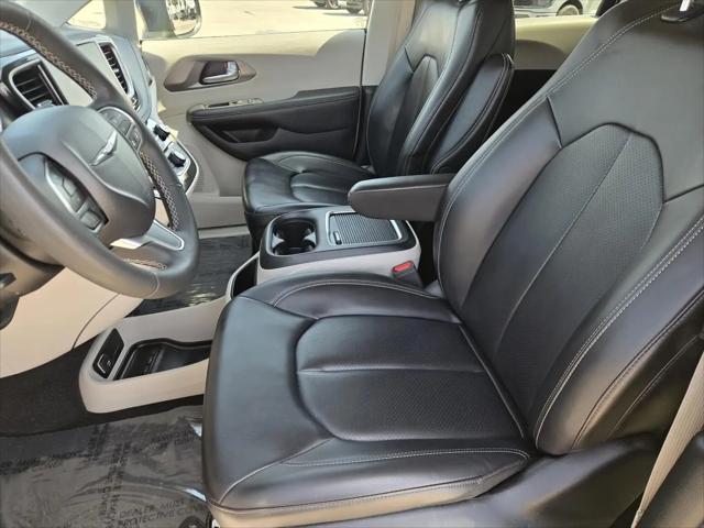 2023 Chrysler Pacifica Hybrid Touring L