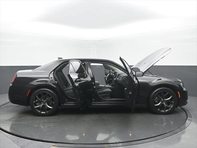 2022 Chrysler 300 Touring