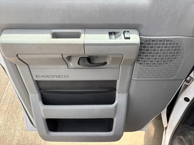 2016 Ford E-350 Cutaway E-350