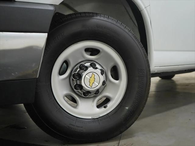 2025 Chevrolet Express Passenger RWD 3500 Extended Wheelbase LT