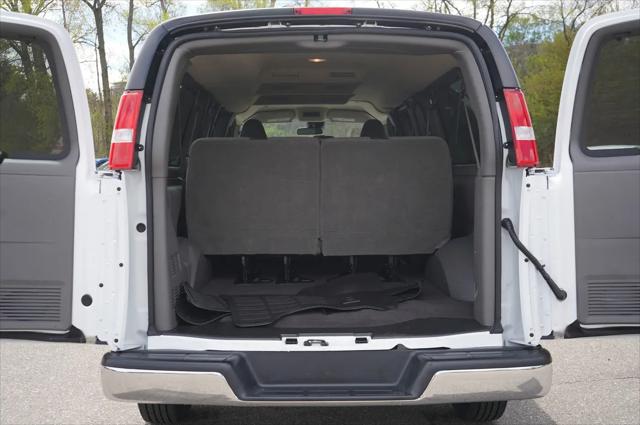 2025 Chevrolet Express Passenger RWD 3500 Extended Wheelbase LT