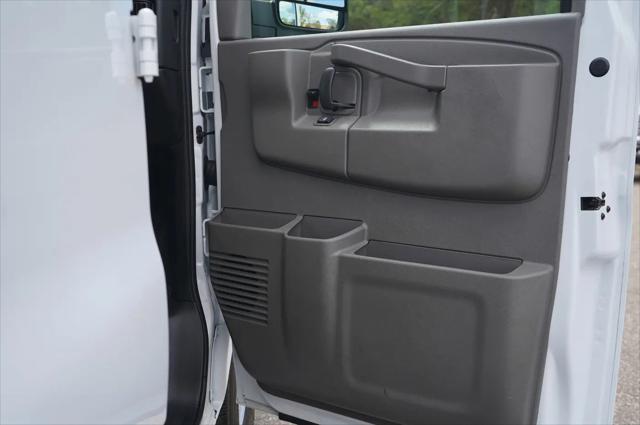 2025 Chevrolet Express Passenger RWD 3500 Extended Wheelbase LT
