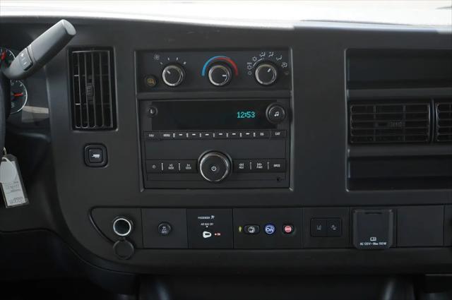 2025 Chevrolet Express Passenger RWD 3500 Extended Wheelbase LT