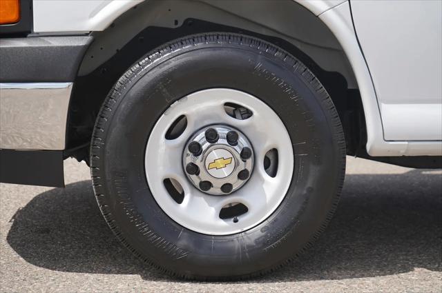 2025 Chevrolet Express Passenger RWD 3500 Extended Wheelbase LT