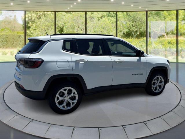 2024 Jeep Compass Latitude 4x4 2024 Jeep Compass Latitude 4x4