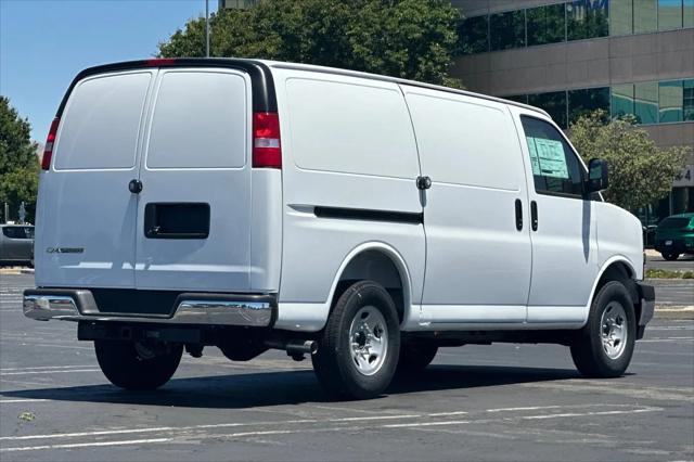 2026 Chevrolet Express Cargo Van 2500 Regular Wheelbase, WT, RWD