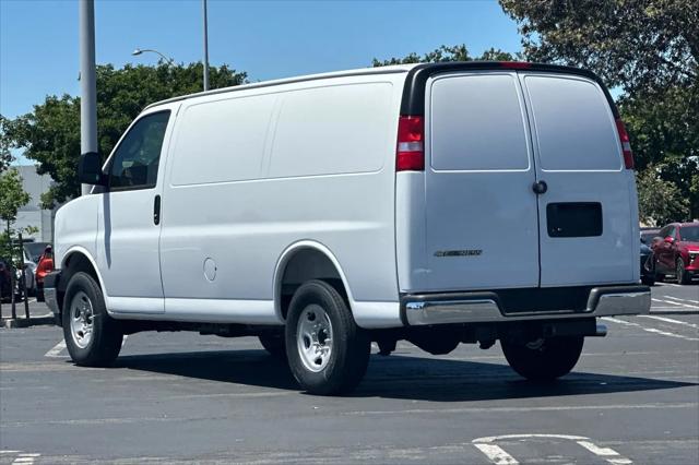 2026 Chevrolet Express Cargo Van 2500 Regular Wheelbase, WT, RWD
