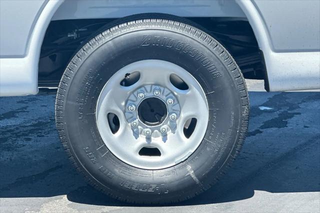 2026 Chevrolet Express Cargo Van 2500 Regular Wheelbase, WT, RWD