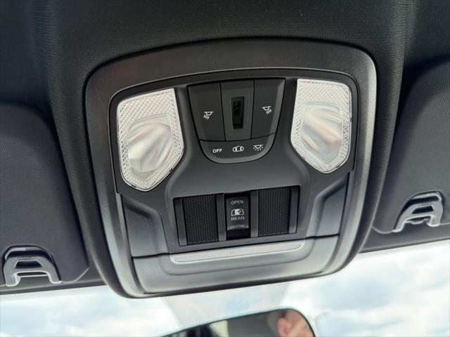 2022 Ram 3500 Tradesman Crew Cab 4x4 6'4" Box