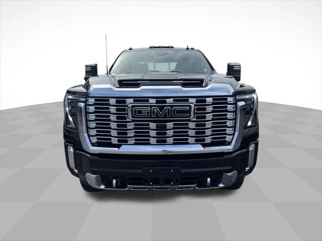 2024 GMC Sierra 2500HD 4WD Crew Cab Standard Bed Denali