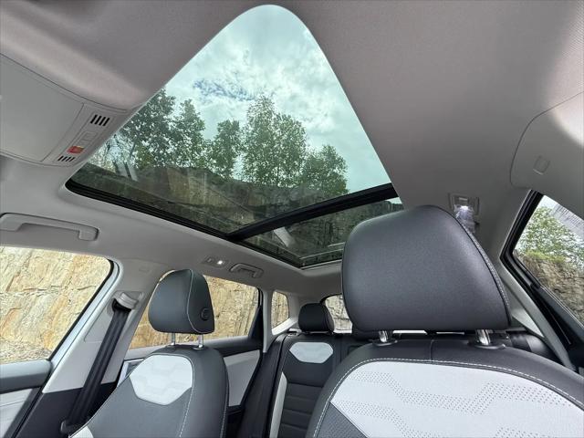 2025 Volkswagen Taos 1.5T SEL