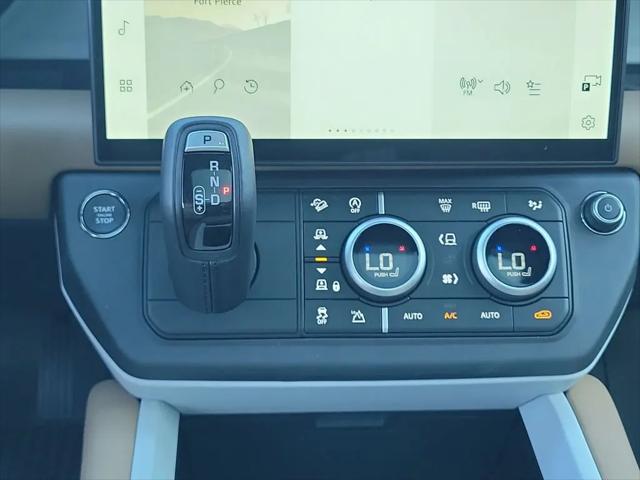 2026 Land Rover Defender P400 X-Dynamic SE