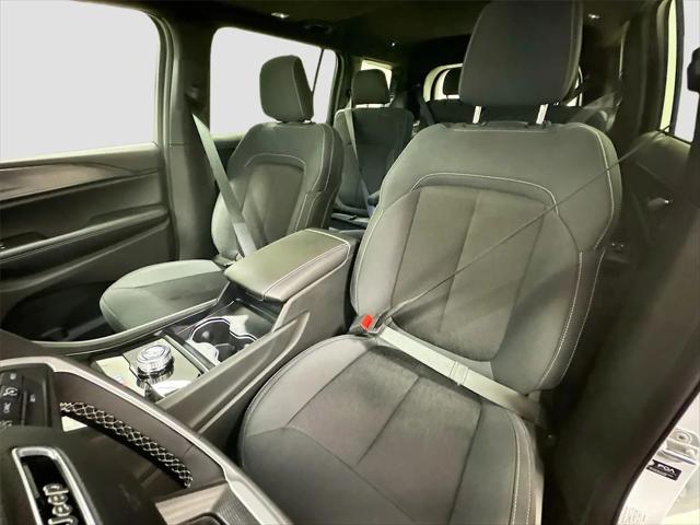 2026 Jeep Grand Cherokee L Altitude 4x2