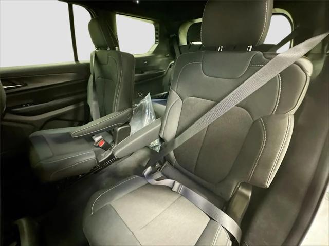 2026 Jeep Grand Cherokee L Altitude 4x2