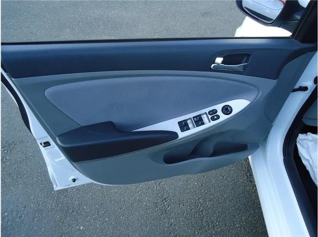2013 Hyundai Accent SE