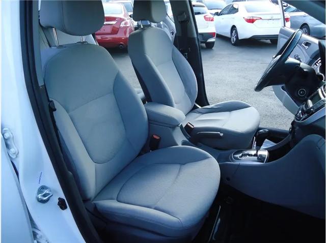 2013 Hyundai Accent SE