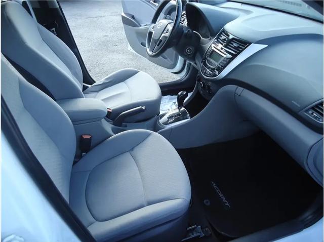 2013 Hyundai Accent SE