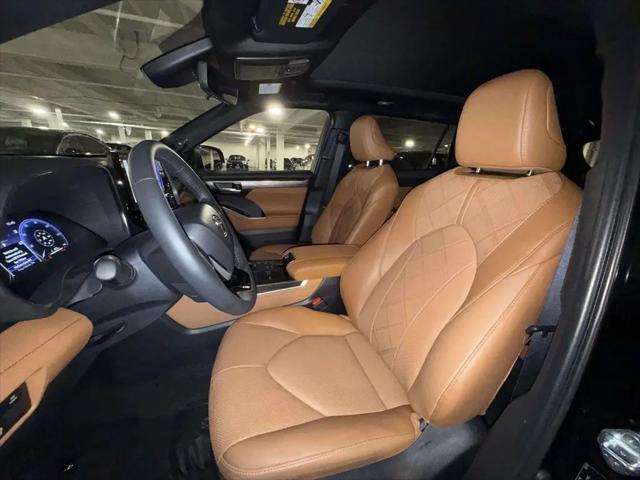 2025 Toyota Highlander Hybrid Platinum