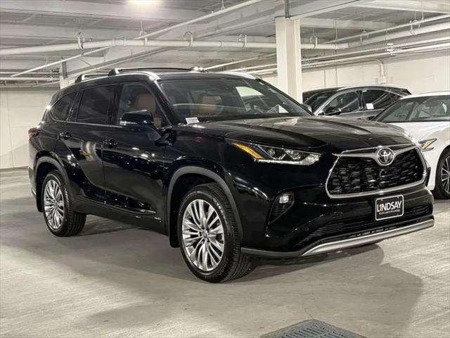 2025 Toyota Highlander Hybrid Platinum