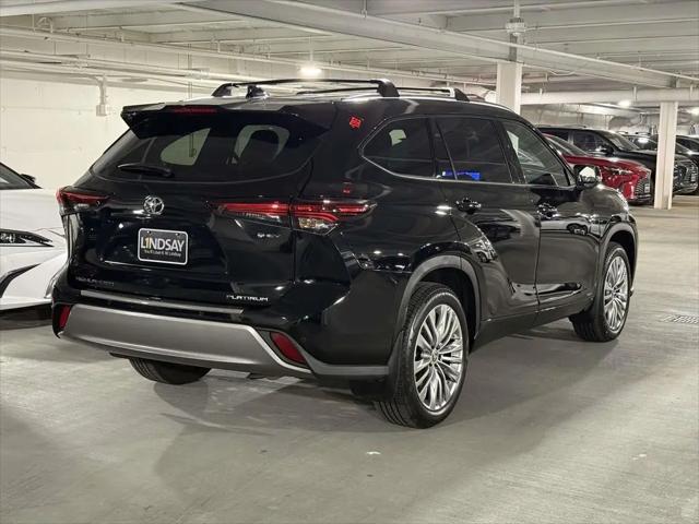 2025 Toyota Highlander Hybrid Platinum