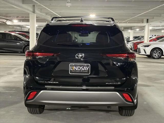 2025 Toyota Highlander Hybrid Platinum