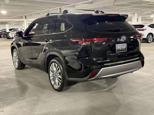 2025 Toyota Highlander Hybrid Platinum