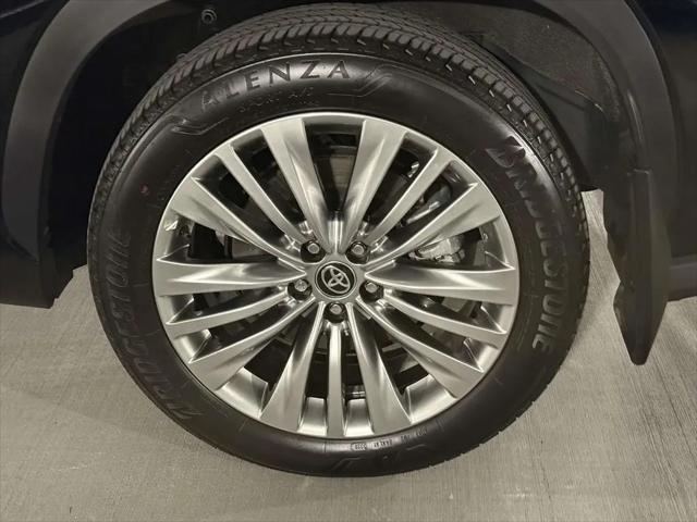 2025 Toyota Highlander Hybrid Platinum