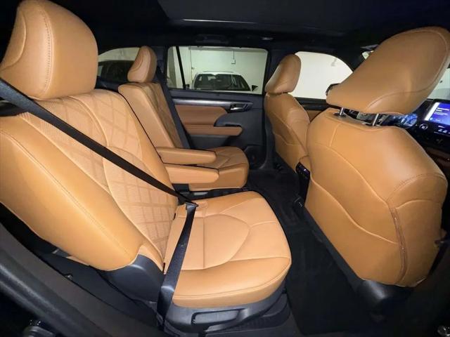 2025 Toyota Highlander Hybrid Platinum