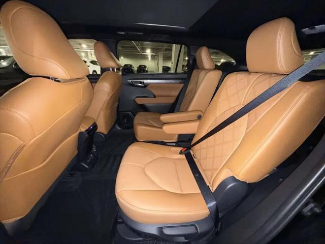 2025 Toyota Highlander Hybrid Platinum