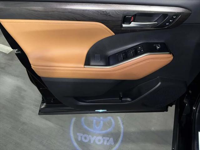 2025 Toyota Highlander Hybrid Platinum