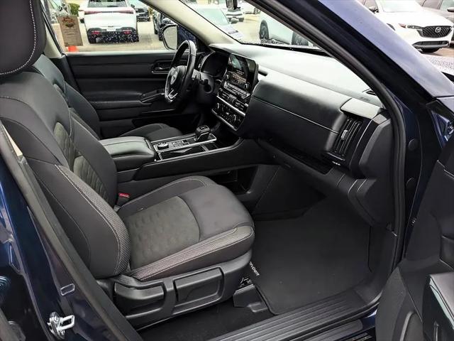 2025 Nissan Pathfinder SV 4WD