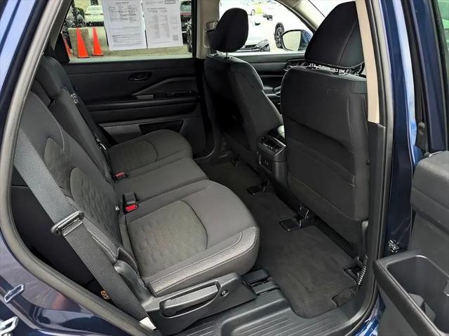 2025 Nissan Pathfinder SV 4WD