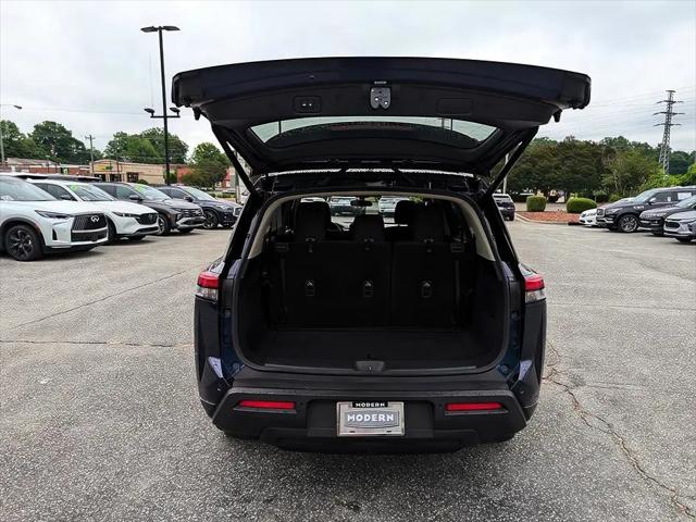 2025 Nissan Pathfinder SV 4WD
