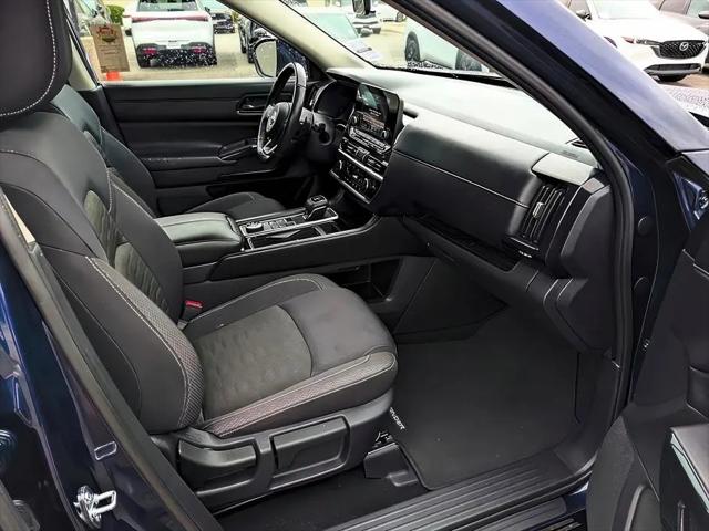 2025 Nissan Pathfinder SV 4WD